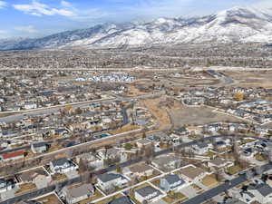 Drone / aerial view featuring a mountain view