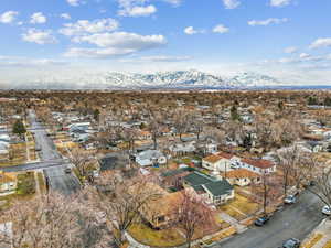 Aerial view with a mountain view