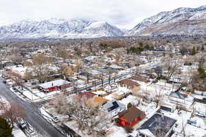 Snowy aerial view featuring a mountain view