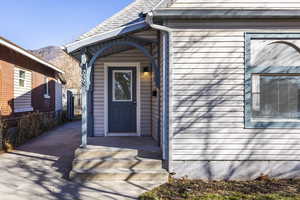 Entrance to property with a mountain view