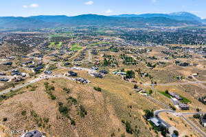 Aerial view with a mountain view