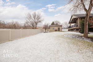 Rear View of yard featuring an outdoor structure