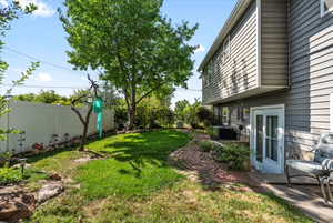 View of yard featuring cooling unit