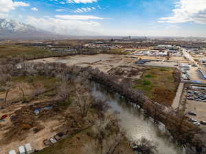 Aerial view with a mountain view