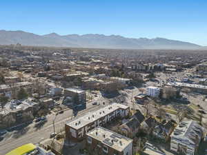 Birds eye view of property featuring a mountain view