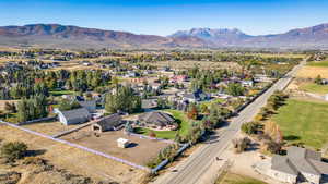 Bird's eye view with a mountain view