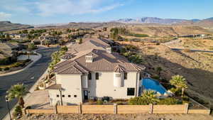 Bird's eye view with a residential view and a mountain view