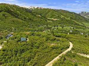 Bird's eye view with a mountain view