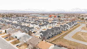 Bird's eye view featuring a residential view and a mountain view