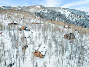 Snowy aerial view featuring a mountain view