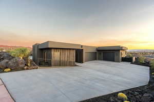 View of front of property featuring a detached garage and stucco siding