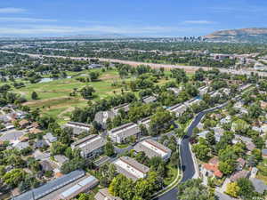 Bird's eye view with a residential view and a mountain view