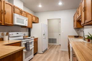 Photo 11 of 2582 S ELIZABETH ST #5