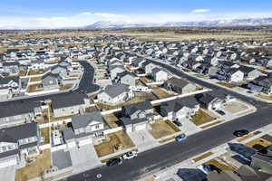 Aerial view featuring a residential view and a mountain view