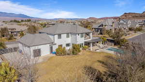 Bird's eye view with a mountain view