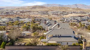 Birds eye view of property featuring a mountain view