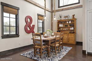 Dining space with visible vents and baseboards