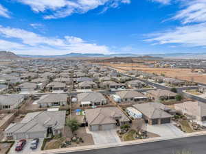 Bird's eye view with a residential view and a mountain view