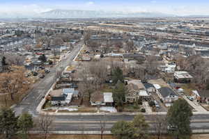 Bird's eye view featuring a residential view and a mountain view