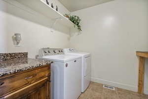 Laundry room with laundry area, baseboards, visible vents, independent washer and dryer, and light tile patterned flooring