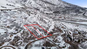 Snowy aerial view with a mountain view