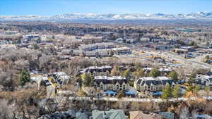 Bird's eye view featuring a residential view and a mountain view