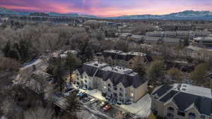 Bird's eye view featuring a residential view and a mountain view