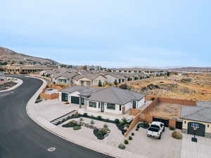 Bird's eye view featuring a residential view and a mountain view