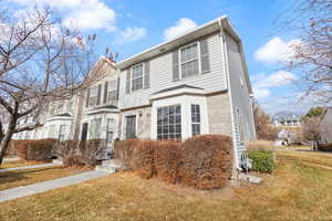 View of front of property featuring a front lawn