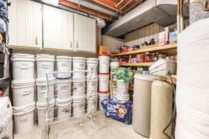 Storage with washer / clothes dryer