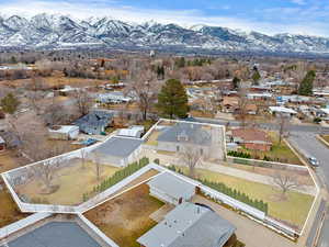 Bird's eye view with a residential view and a mountain view