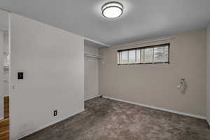 Bedroom with Close and large windows