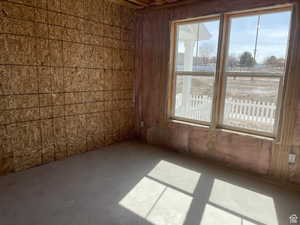 Empty room featuring concrete floors