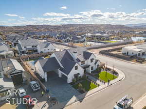 Birds eye view of property featuring a residential view and a mountain view