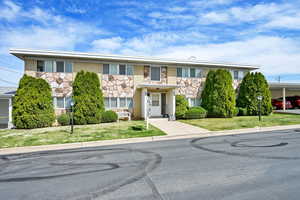 Photo 3 of 2364  CHATEAU DR #C-101