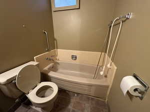 Bathroom with toilet and a bathing tub