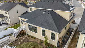 Birds eye view of property featuring a residential view