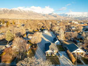 Aerial view with a mountain view