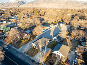 Bird's eye view featuring a residential view and a mountain view