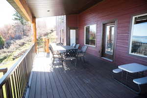 Deck featuring outdoor dining space