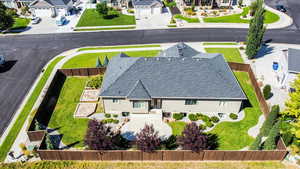 Birds eye view of property featuring a residential view