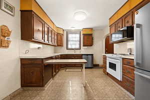 Kitchen with appliances with stainless steel finishes