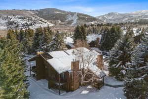 Snowy aerial view featuring a mountain view