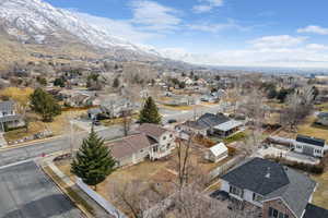 Bird's eye view with a residential view and a mountain view