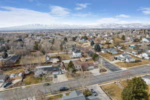 Bird's eye view featuring a residential view and a mountain view