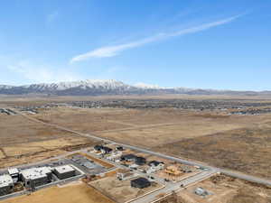 Aerial view with a mountain view