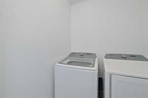 Laundry room with laundry area and independent washer and dryer