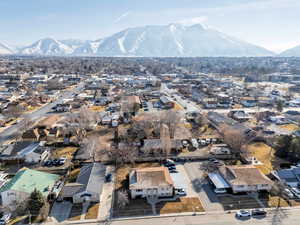 Bird's eye view with a residential view and a mountain view