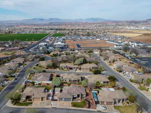 Bird's eye view featuring a residential view and a mountain view