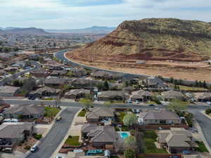 Bird's eye view featuring a residential view and a mountain view